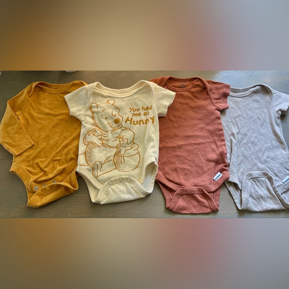 🦋(4) Neutral Toned Onesies